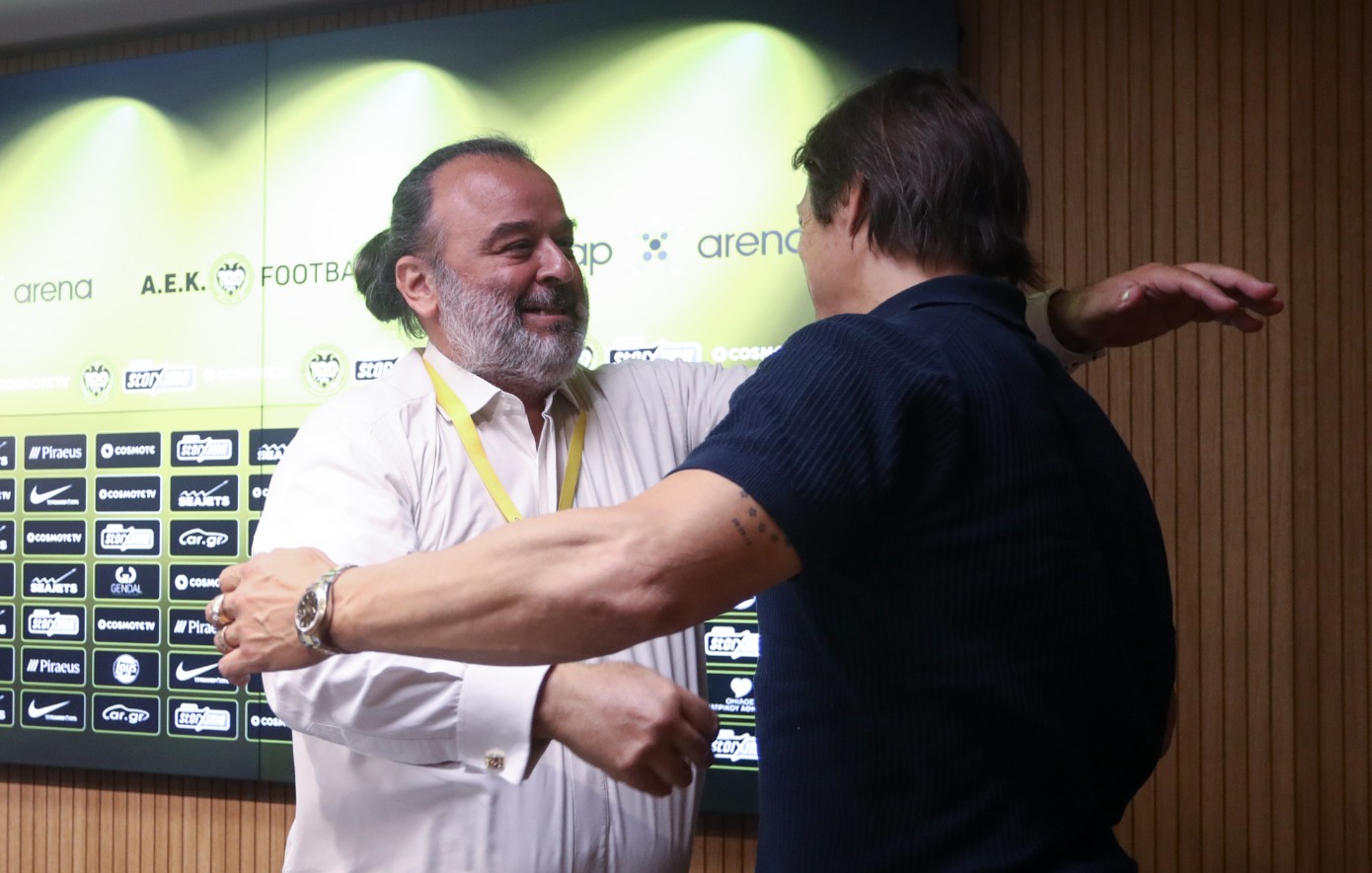 ΑΕΚ: Με Ηλιόπουλο η προπόνηση – Συζήτηση με Αλμέιδα και χαμόγελα