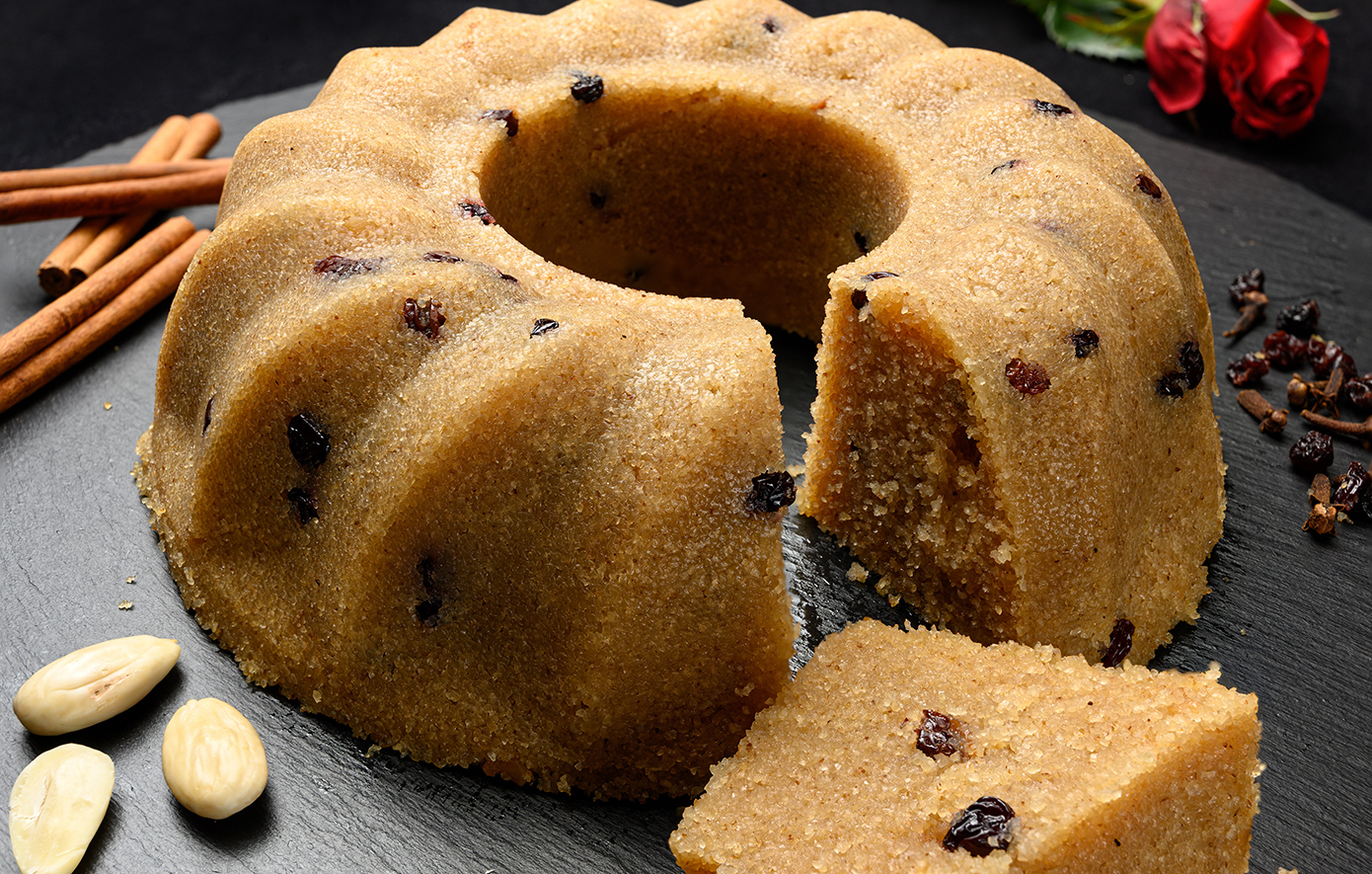 Σιμιγδαλένιος χαλβάς με σταφίδες