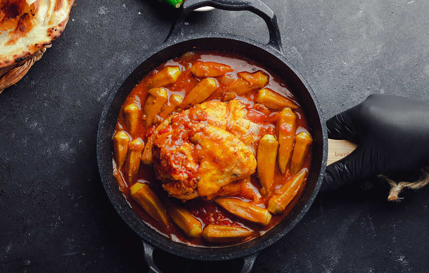 Κοτόπουλο κοκκινιστό με μπάμιες