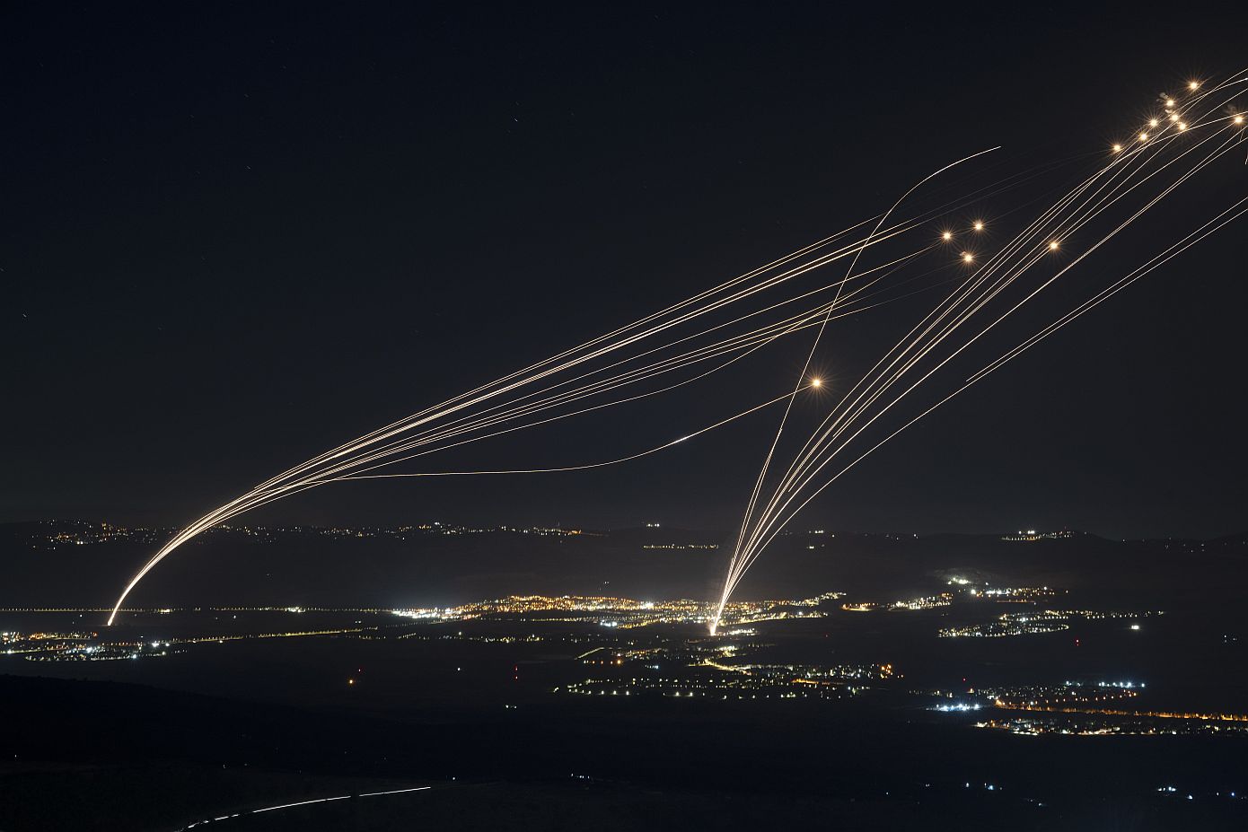 Μπαράζ επιθέσεων της Χεσμπολάχ στο Βόρειο Ισραήλ με drones και ρουκέτες – Σειρήνες ήχησαν σε αρκετές πόλεις