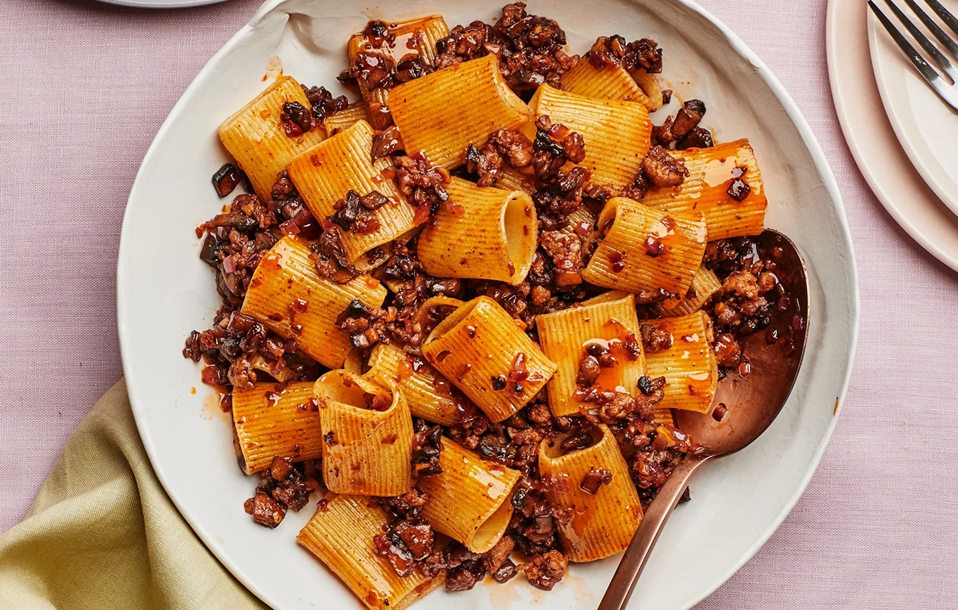 Ζυμαρικά με λουκάνικο, μανιτάρια και βαλσάμικο