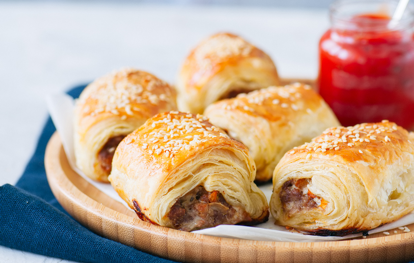 Σπιτικά λουκανικοπιτάκια με σάλτσα μελιού και μουστάρδας