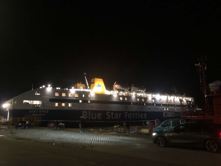 Ολονύκτια ταλαιπωρία για τους 923 επιβάτες του πλοίου Διαγόρας – Καθυστέρησε ο απόπλους λόγω πρόσκρουσης στον προβλήτα