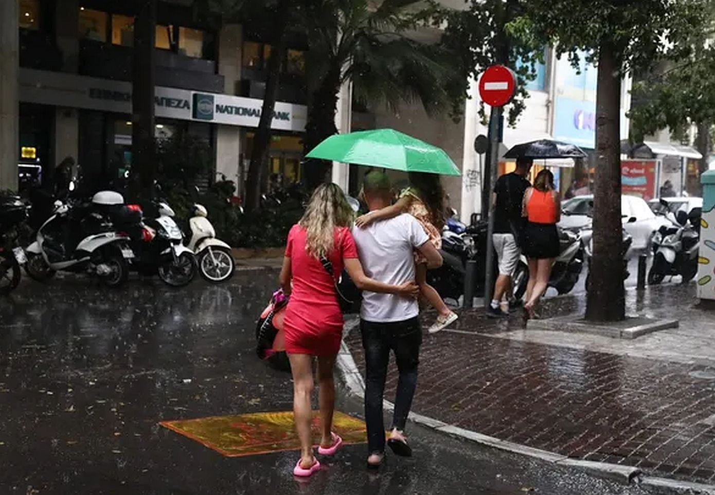 Καιρός: Πτώση της θερμοκρασίας στους 36 βαθμούς, έρχεται τριήμερο με έντονα φαινόμενα – Που αναμένονται βροχές