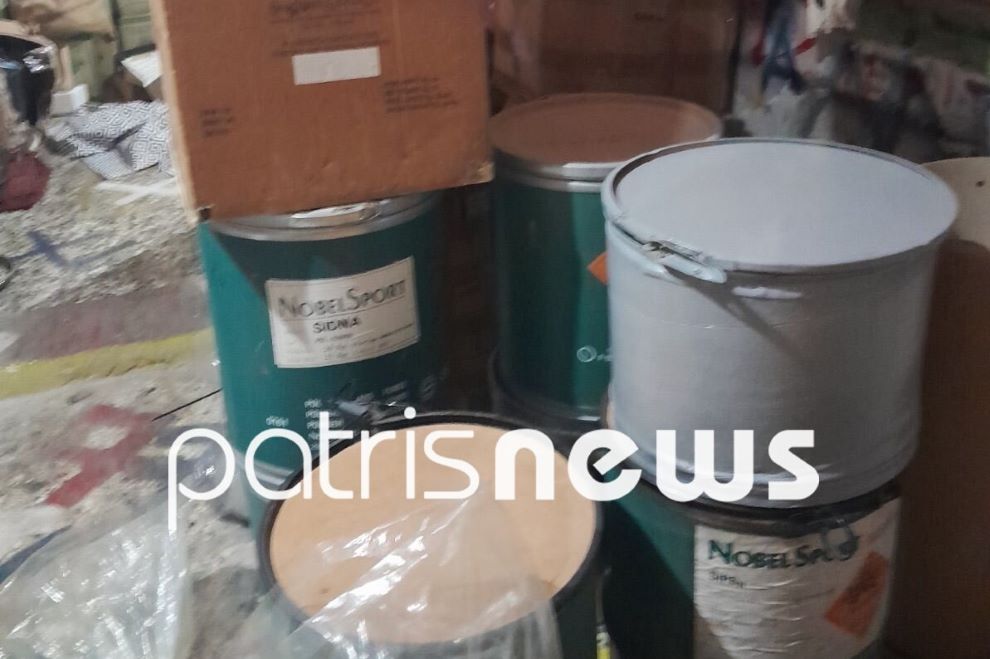 Τριακόσια κιλά πυρίτιδα και πολεμικά όπλα έκρυβε 73χρονος στο σπίτι του