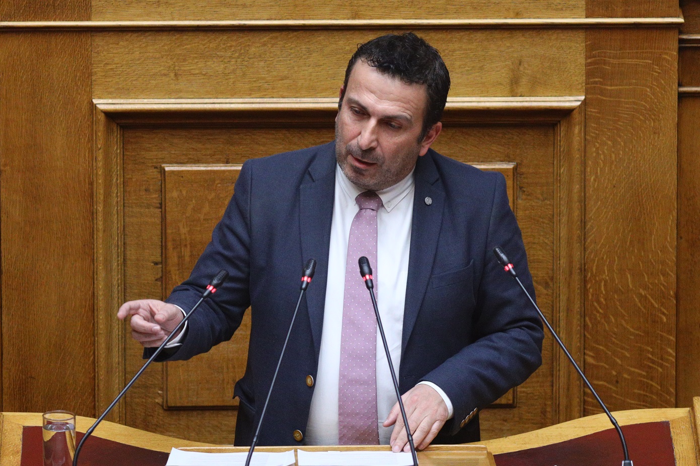 Παραστατίδης: Η κυβέρνηση με όσα ανακοίνωσε για τα κινητά στα σχολεία πουλάει φύκια για μεταξωτές κορδέλες