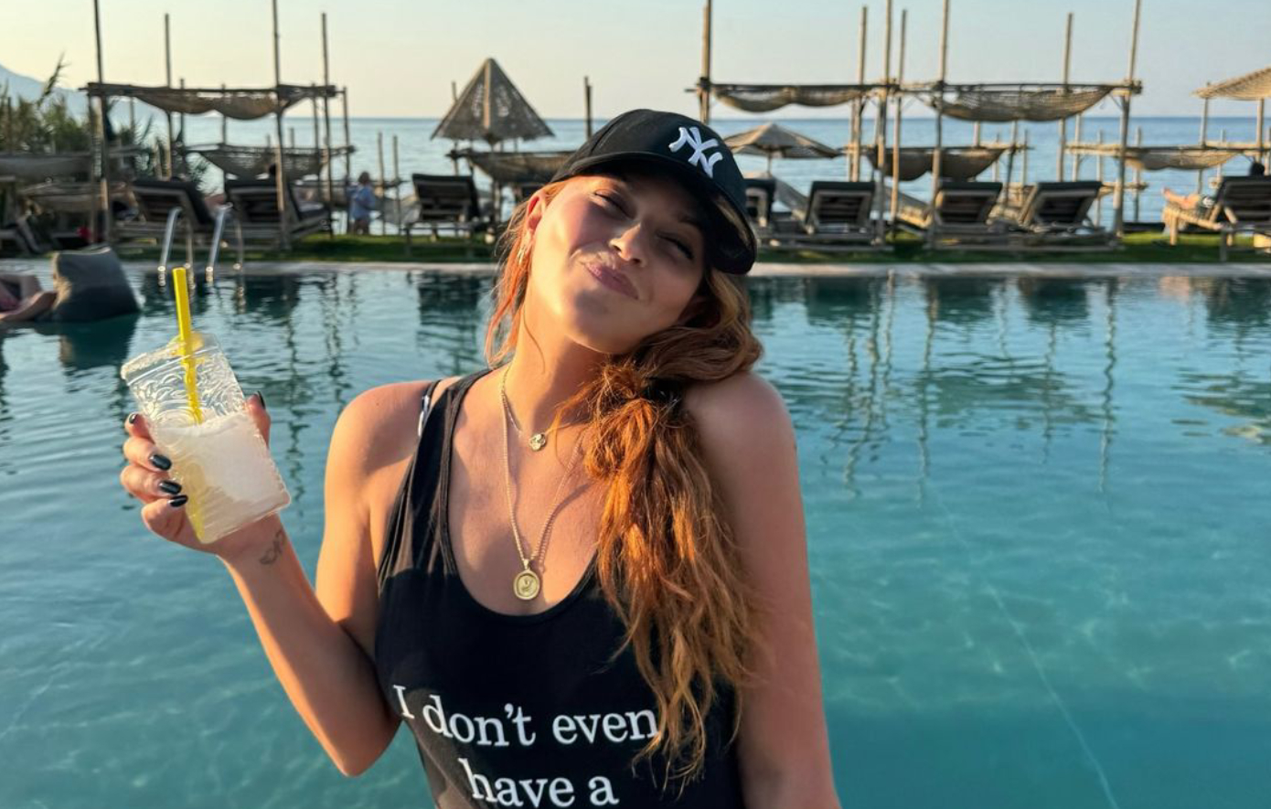 Η Σίσσυ Χρηστίδου έκανε πάρτι στην παραλία για τα γενέθλια του 16χρονου γιου της – Δείτε το βίντεο με τα πυροτεχνήματα