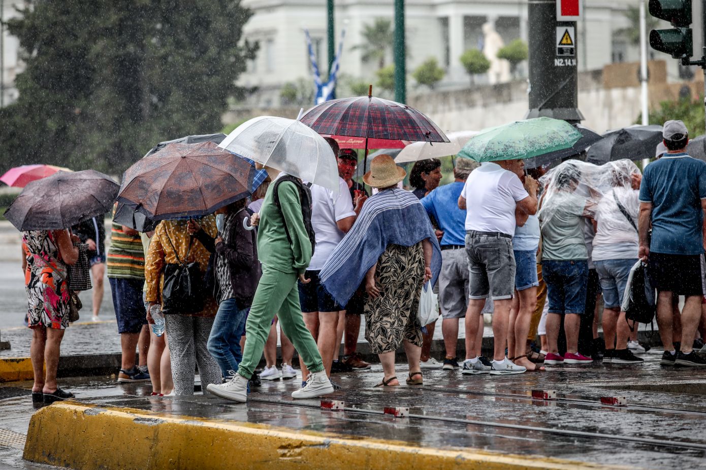 «Καμπανάκι» από την ΕΜΥ για την κακοκαιρία Atena – Ποιες περιοχές θα «χτυπήσουν» τα έντονα καιρικά φαινόμενα
