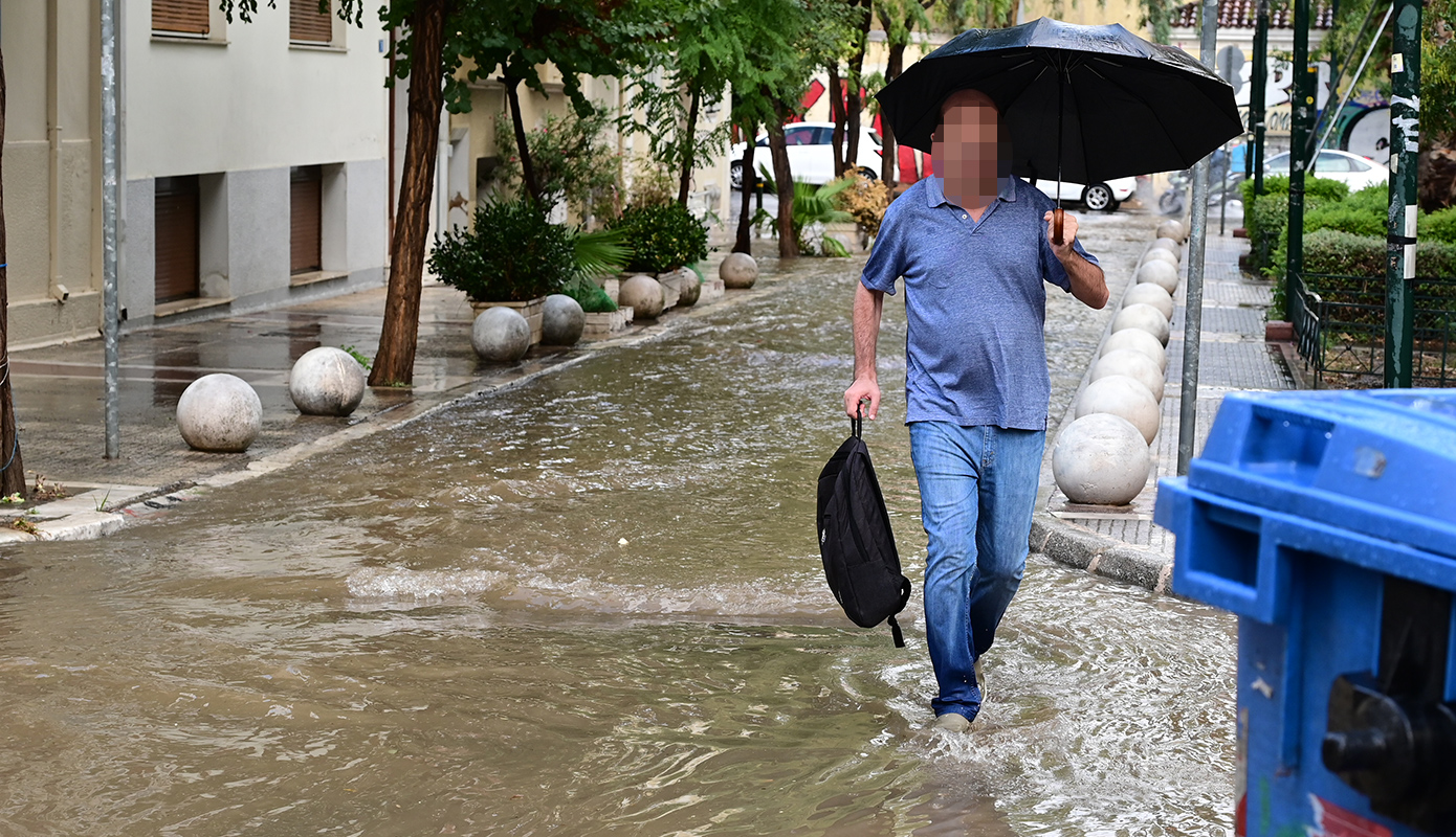 Συνεχίζει την επέλασή της η κακοκαιρία Atena – Έπεσαν πάνω από 19.000 κεραυνοί – «Καμπανάκι» από την ΕΜΥ λόγω των έντονων φαινομένων