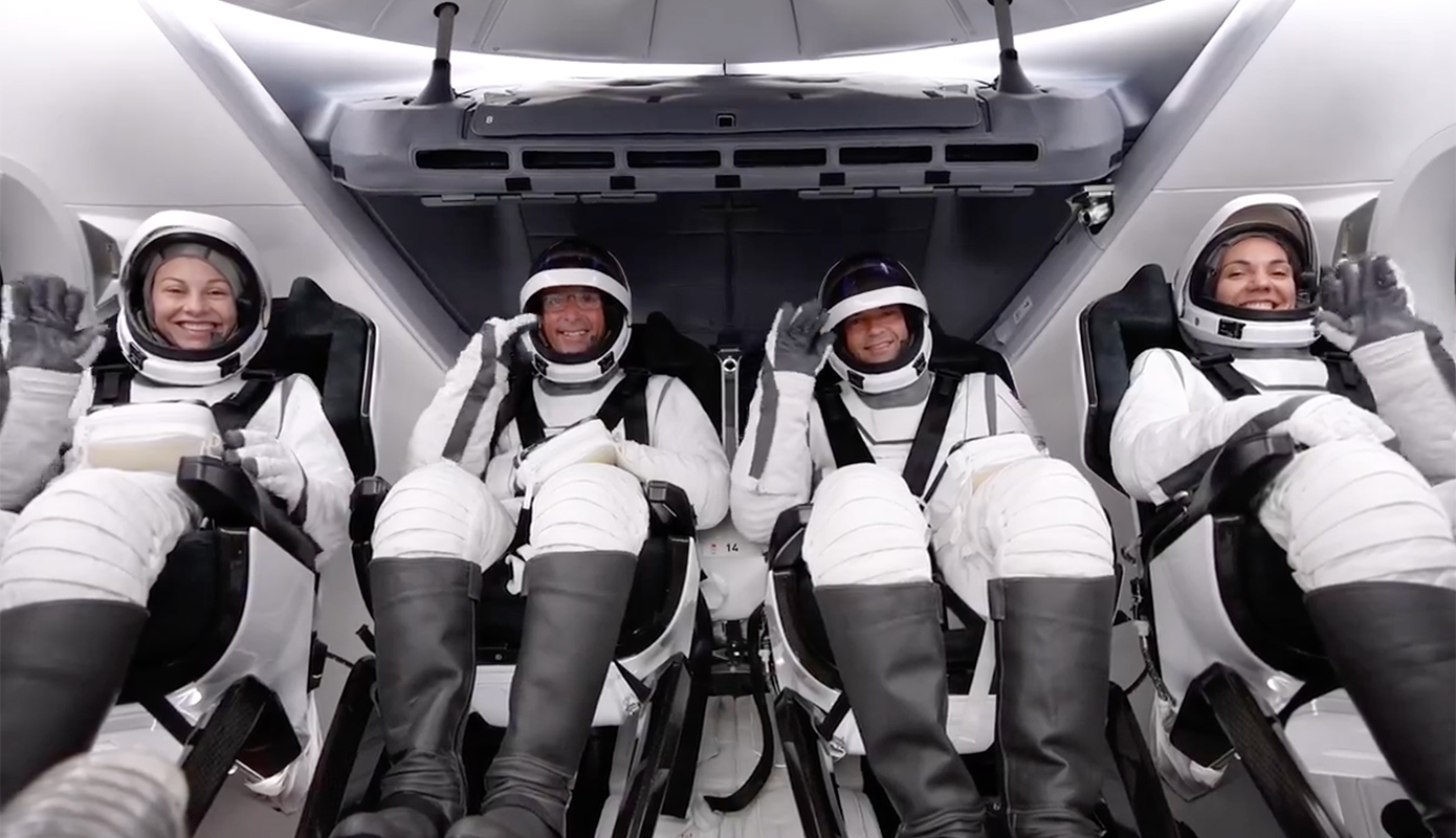 Αναχώρησε η αποστολή της SpaceX – Τα μέλη της θα κάνουν τον πρώτο ιδιωτικό «διαστημικό περίπατο» στην ιστορία