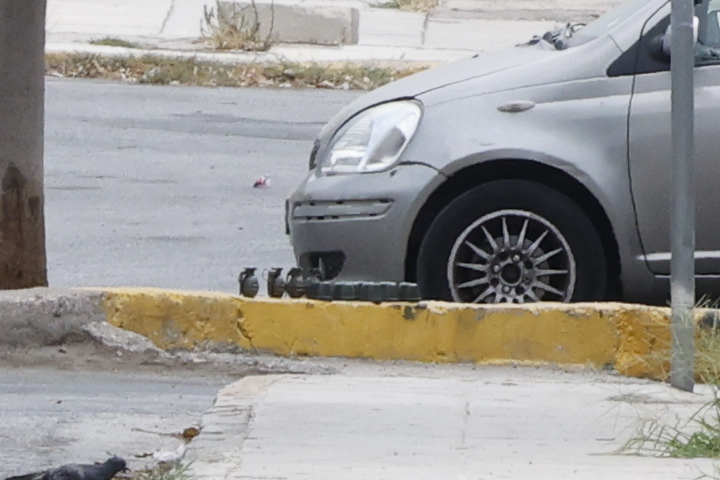 Σφίγγει ο κλοιός γύρω από τους δύο άνδρες που πέταξαν το τσαντάκι με τις χειροβομβίδες στο Κερατσίνι – Τι εξετάζει η Αστυνομία