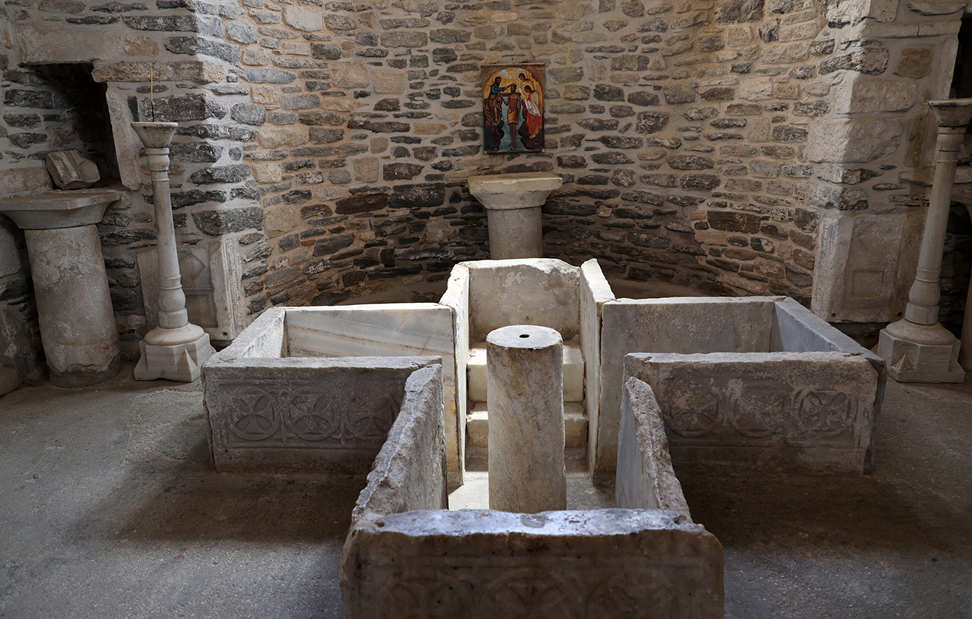 Παναγία η Εκατονταπυλιανή Παναγία η Εκατονταπυλιανή