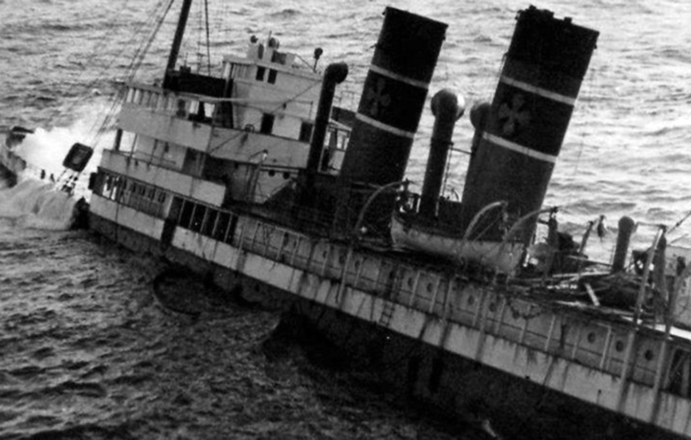 Άγνωστες εικόνες από το ναυάγιο της Φαλκονέρας – Η ιστορία του «Αδριάς» που βυθίστηκε το 1951