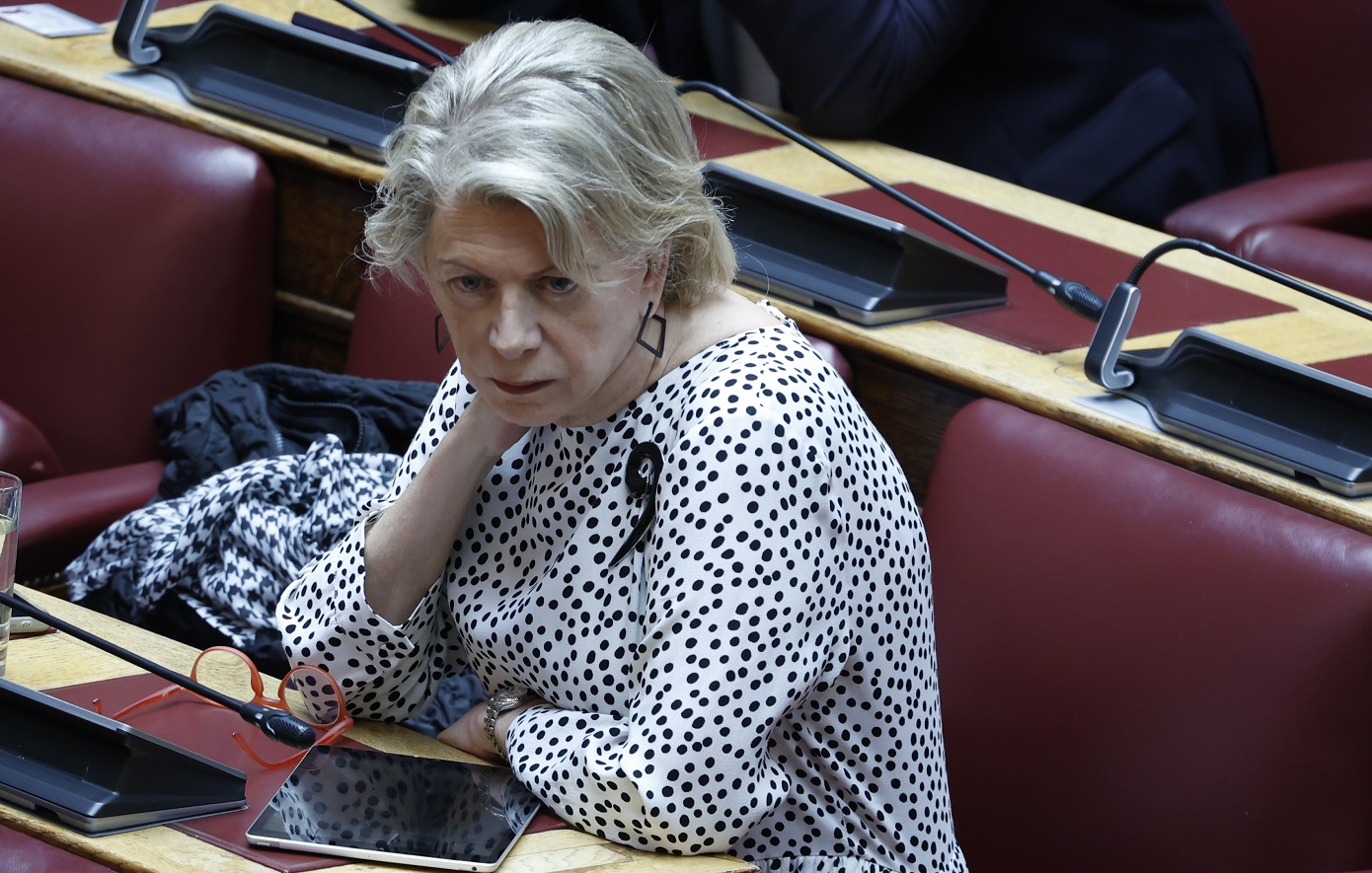 Υπέβαλε την παραίτησή της η Έλενα Ακρίτα από την Κοινοβουλευτική Ομάδα του ΣΥΡΙΖΑ – Δεν την έκανε δεκτή ο Νίκος Παππάς