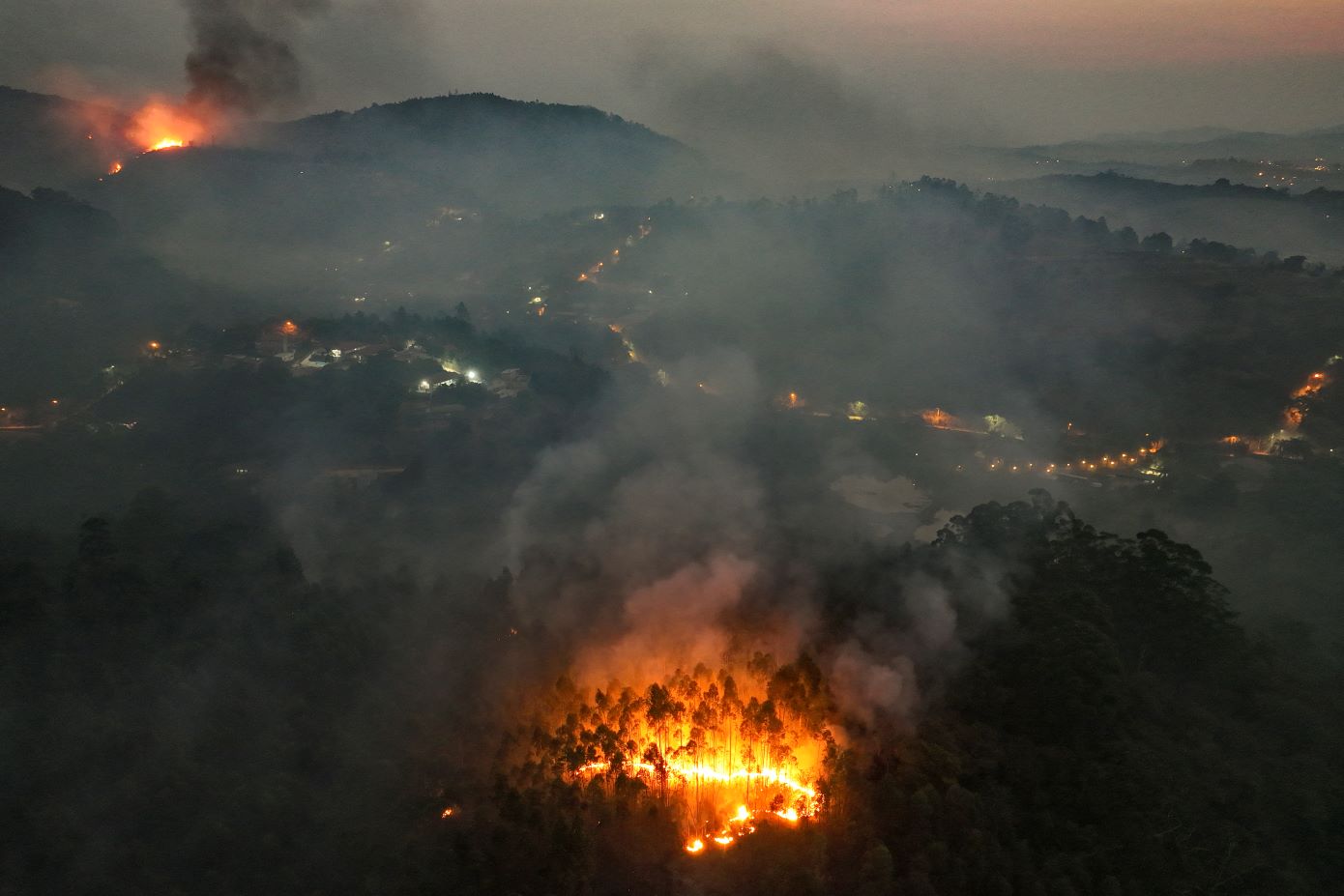 Στις φλόγες το εθνικό πάρκο της Μπραζίλια – Έχουν καεί 12.000 στρέμματα