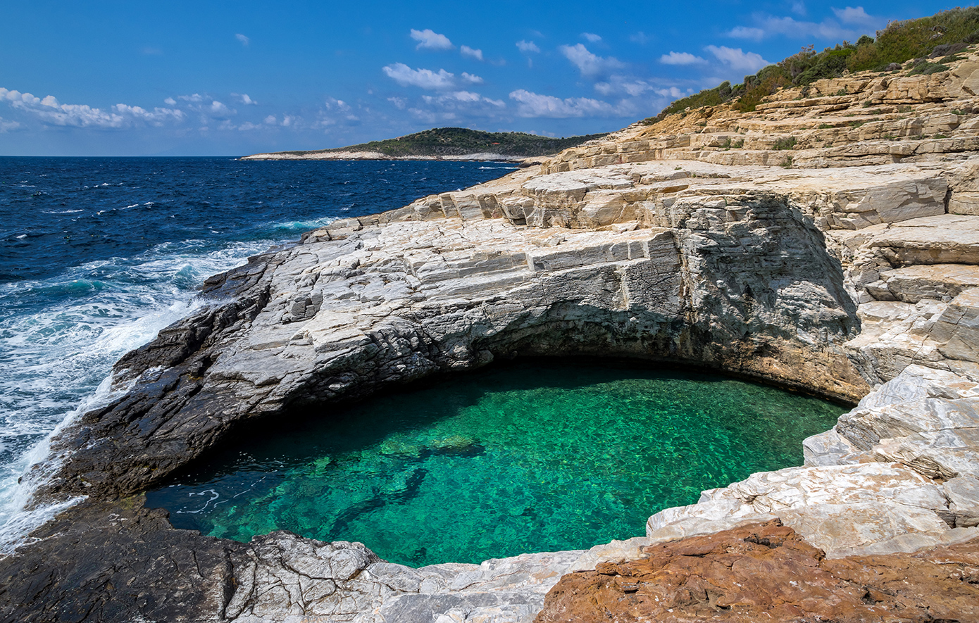Η Θάσος, πέρα από τις εντυπωσιακές παραλίες, έχει και ένα μουσείο-θησαυρό που «ταξιδεύει» τους επισκέπτες