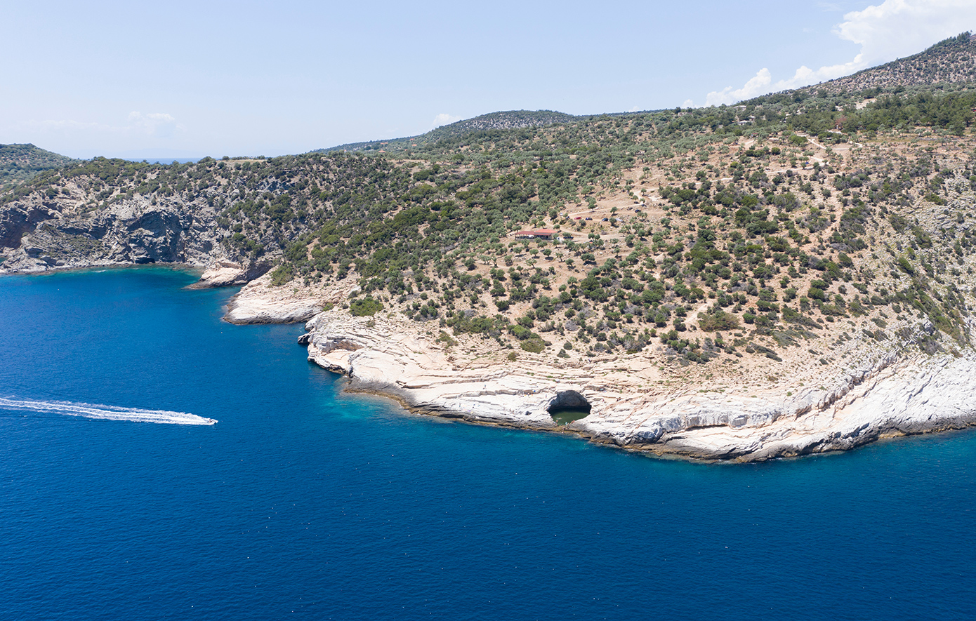 Το νησί της Θάσου υποδέχθηκε τους πρώτους άγγλους τουρίστες της φετινής σεζόν