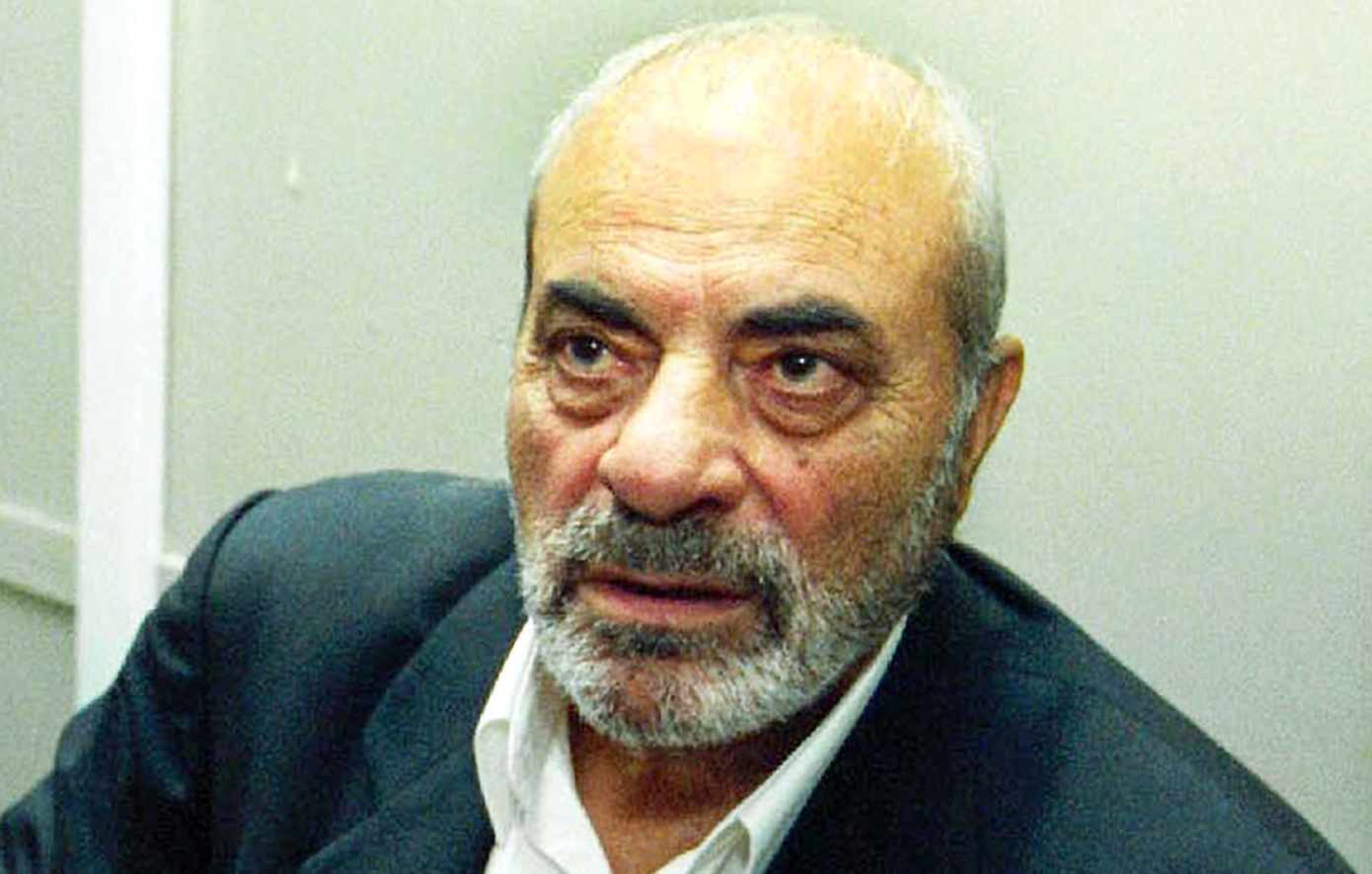«Του έβαλαν πιστόλι στον κρόταφο και του είπαν: ή σταματάς να τραγουδάς ή θα πεθάνεις» – Αποκάλυψη για τον Στέλιο Καζαντζίδη