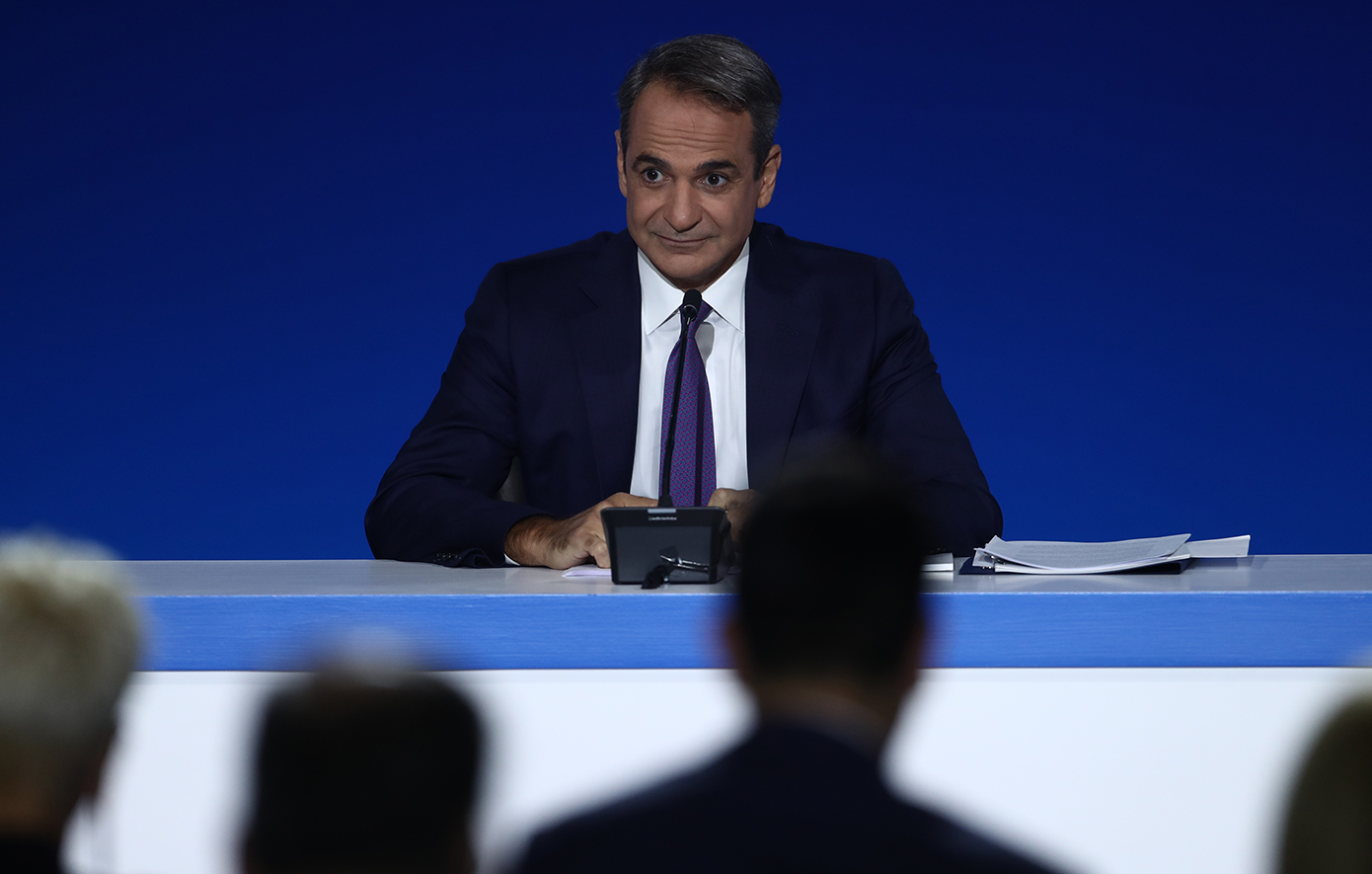 Μετρημένες παροχές στη μεσαία τάξη και προσήλωση στο κυβερνητικό έργο &#8211; Το μείγμα της πολιτικής Μητσοτάκη