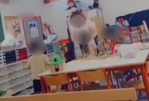 Νηπιαγωγός στη Γαλλία κακοποιούσε τρίχρονο κοριτσάκι: Τη χτυπά με μανία και την ψεκάζει στο πρόσωπο με υγρό – Δείτε βίντεο