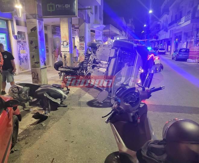 Τρελή πορεία αυτοκινήτου στο κέντρο της Πάτρας – Παρέσυρε ΙΧ και δίκυκλα και τελικά τούμπαρε