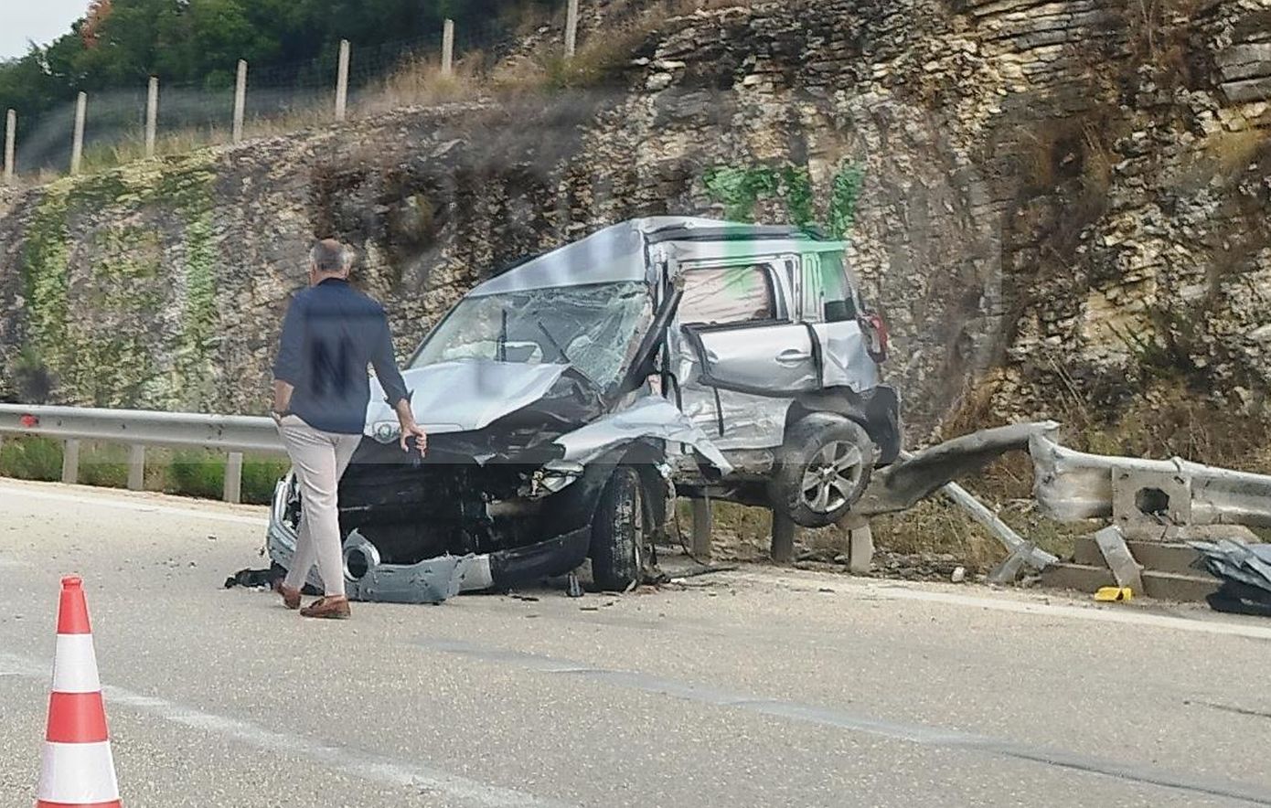 Γιάννενα: Νεκρή μια γυναίκα 52 ετών σε τροχαίο στην Εγνατία Οδό – Σώος απεγκλωβίστηκε ο 20χρονος γιος της