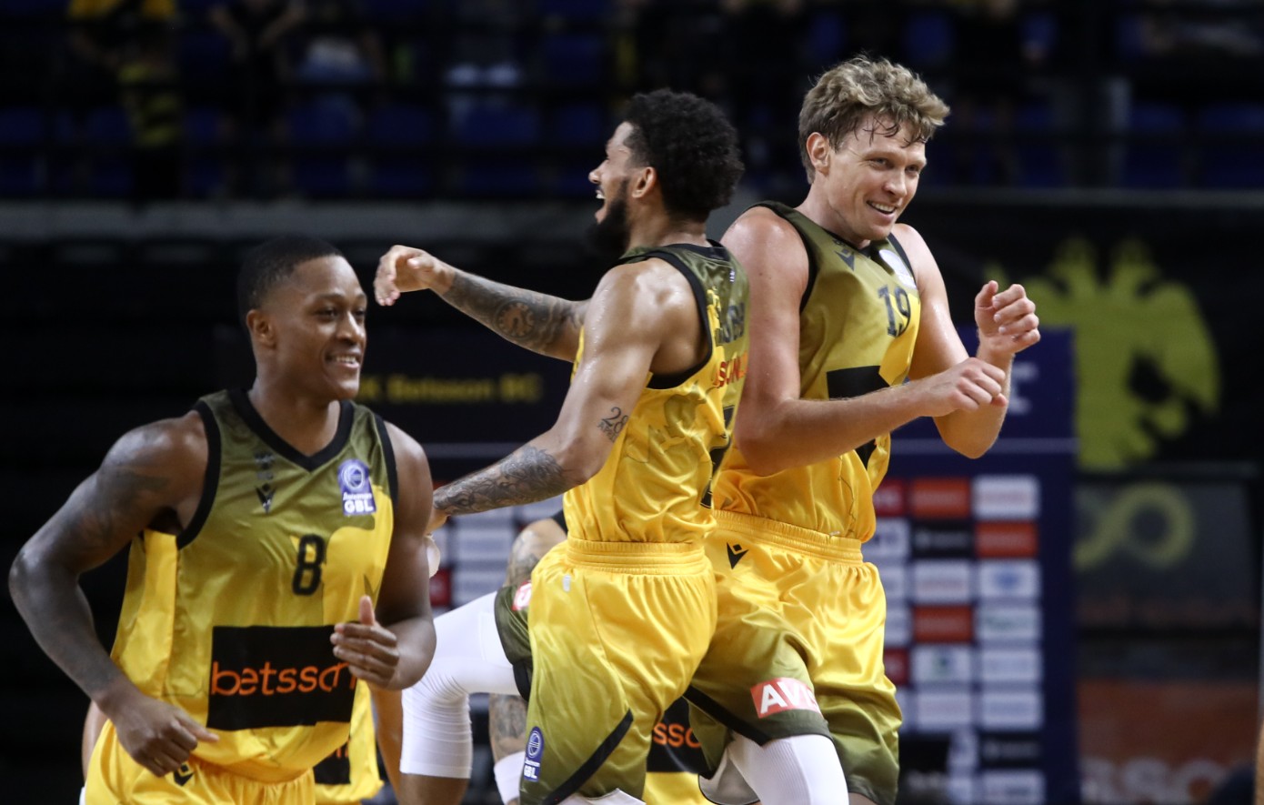 Basket League: Απολαυστική ΑΕΚ συνέτριψε την Καρδίτσα και έκανε το 2×2
