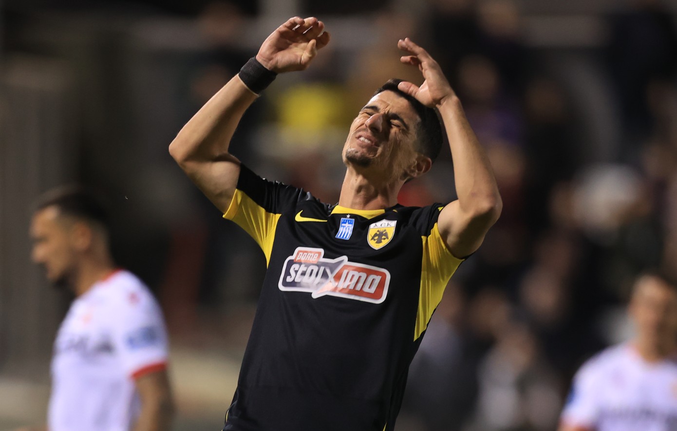 Πανσερραϊκός – ΑΕΚ 1-0: Τη νίκησε παίζοντας με 10 παίκτες επί 70 λεπτά