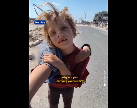Βίντεο-γροθιά στο στομάχι: Μικρό κορίτσι στη Γάζα κουβαλούσε τη χτυπημένη αδερφή του στους ώμους επί μία ώρα