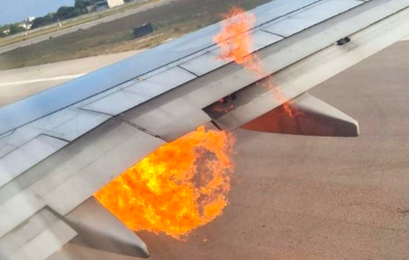 Αεροπλάνο της Ryanair έπιασε φωτιά πριν απογειωθεί από το Σαλέντο – 184 επιβάτες απομακρύνθηκαν με τη φουσκωτή τσουλήθρα
