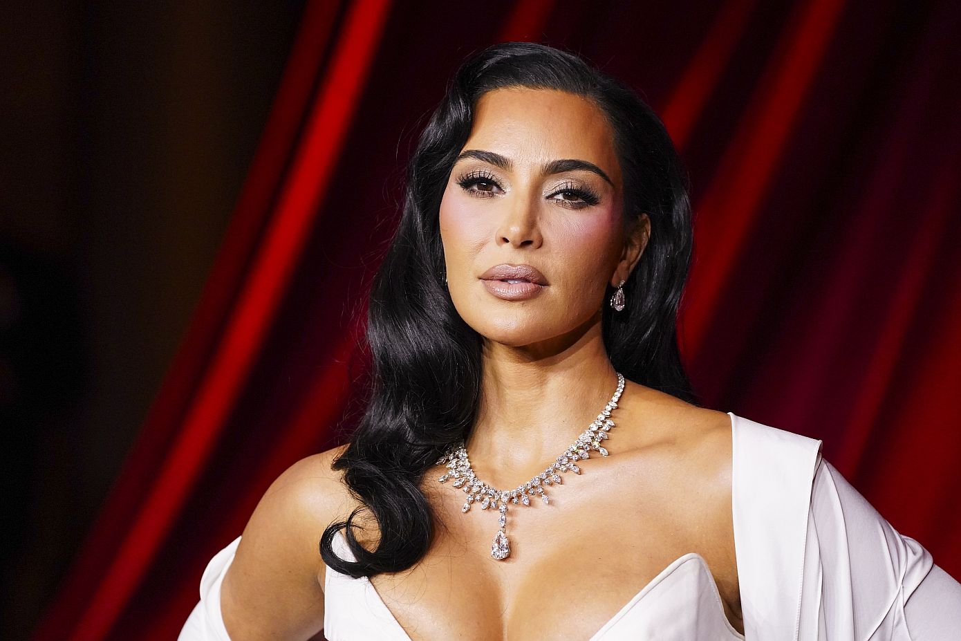 H Kim Kardashian έκλεισε τα 44 φορώντας το γυμνό νάιλον φόρεμα της Diesel
