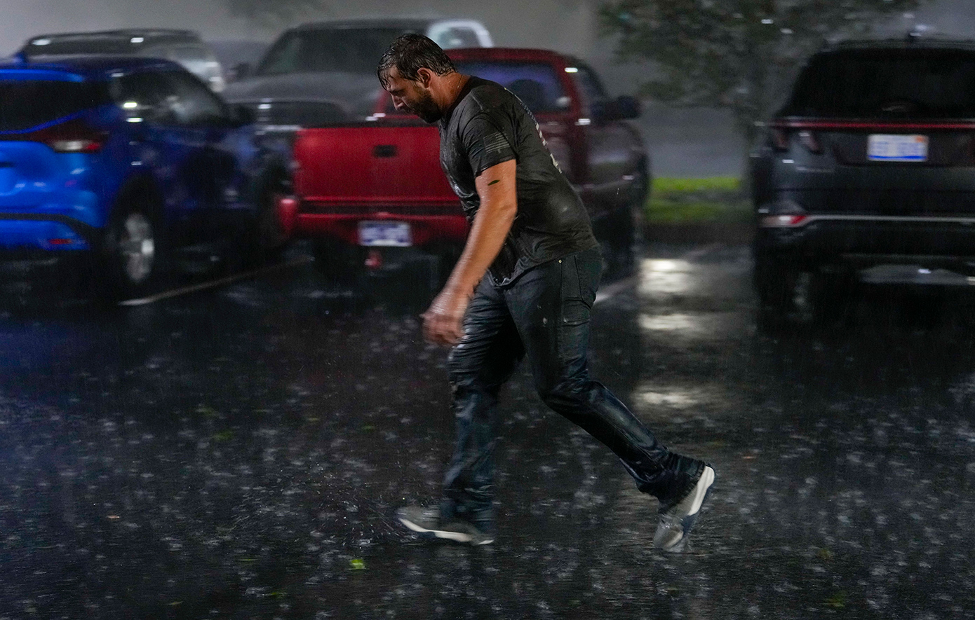 Στο έλεος του κυκλώνα Μίλτον η Φλόριντα, πληροφορίες για πολλούς νεκρούς Στο έλεος του κυκλώνα Μίλτον η Φλόριντα, πληροφορίες για πολλούς νεκρούς