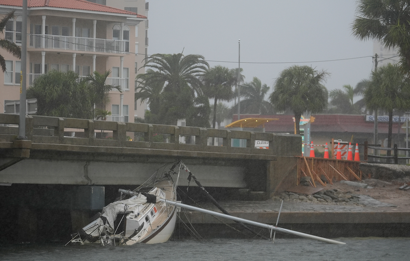 Στο έλεος του κυκλώνα Μίλτον η Φλόριντα, πληροφορίες για πολλούς νεκρούς Στο έλεος του κυκλώνα Μίλτον η Φλόριντα, πληροφορίες για πολλούς νεκρούς
