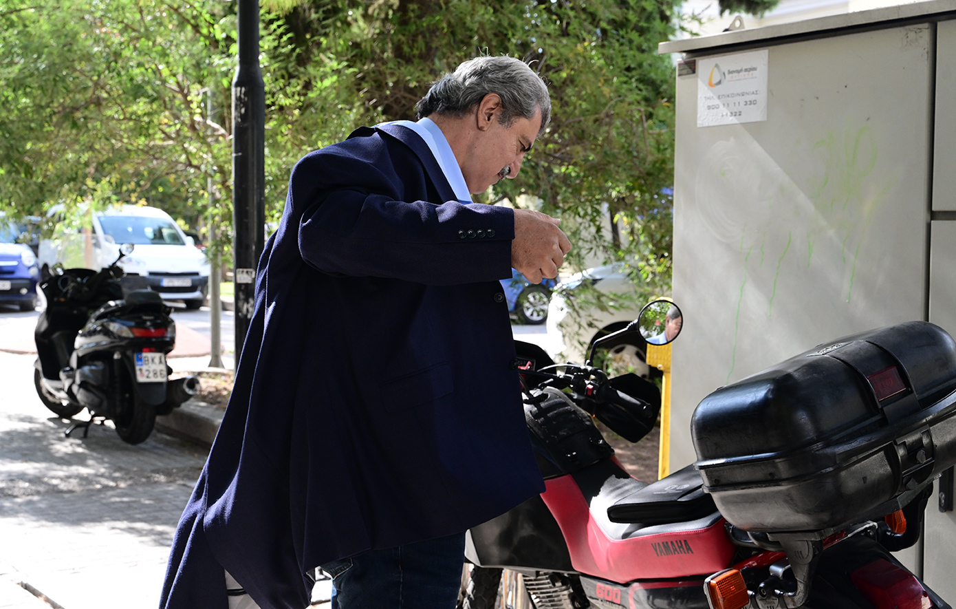 Πηγές Κασσελάκη: Η μη εκλεγμένη κόρη του Πολάκη από ποια πόρτα μπήκε στο συνέδριο, από την μπροστά ή από την πίσω;