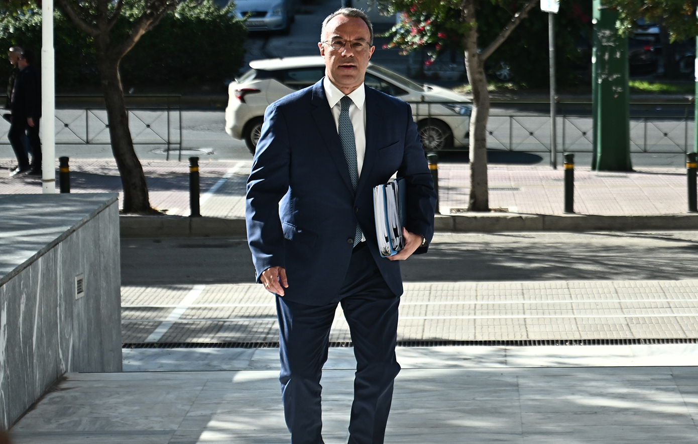 Οι 5 πυλώνες για τις μεταφορές στην Ελλάδα: Τι αλλάζει σε δρόμους, τρένα, ΜΜΜ και αεροπορία