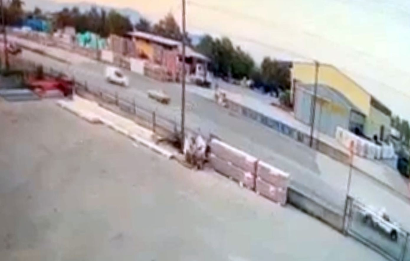 Μετωπική σύγκρουση οχημάτων στο Αγρίνιο καταγράφηκε από κάμερα – Ένας πολύ σοβαρά τραυματίας