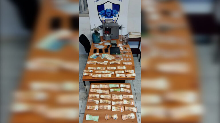 Συλλήψεις εμπόρων ναρκωτικών στο κέντρο της Αθήνας – Κατασχέθηκαν όπλα, ουσίες και μεγάλο χρηματικό ποσό