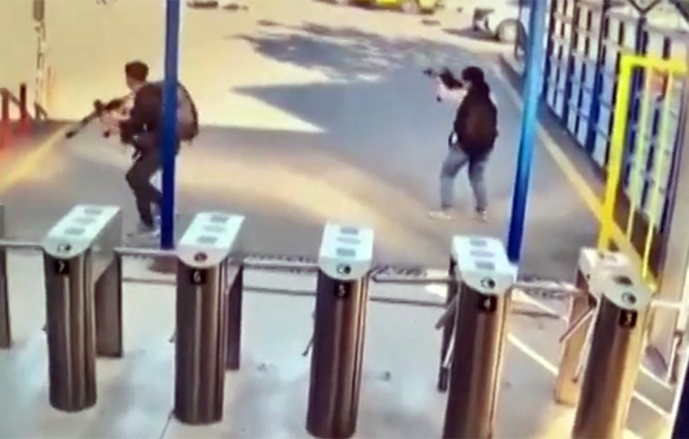 Μέλος του PKK ο ένας δράστης της τρομοκρατικής επίθεσης, λέει η Άγκυρα – Βίντεο από τα τουρκικά χτυπήματα-απάντηση στη Συρία
