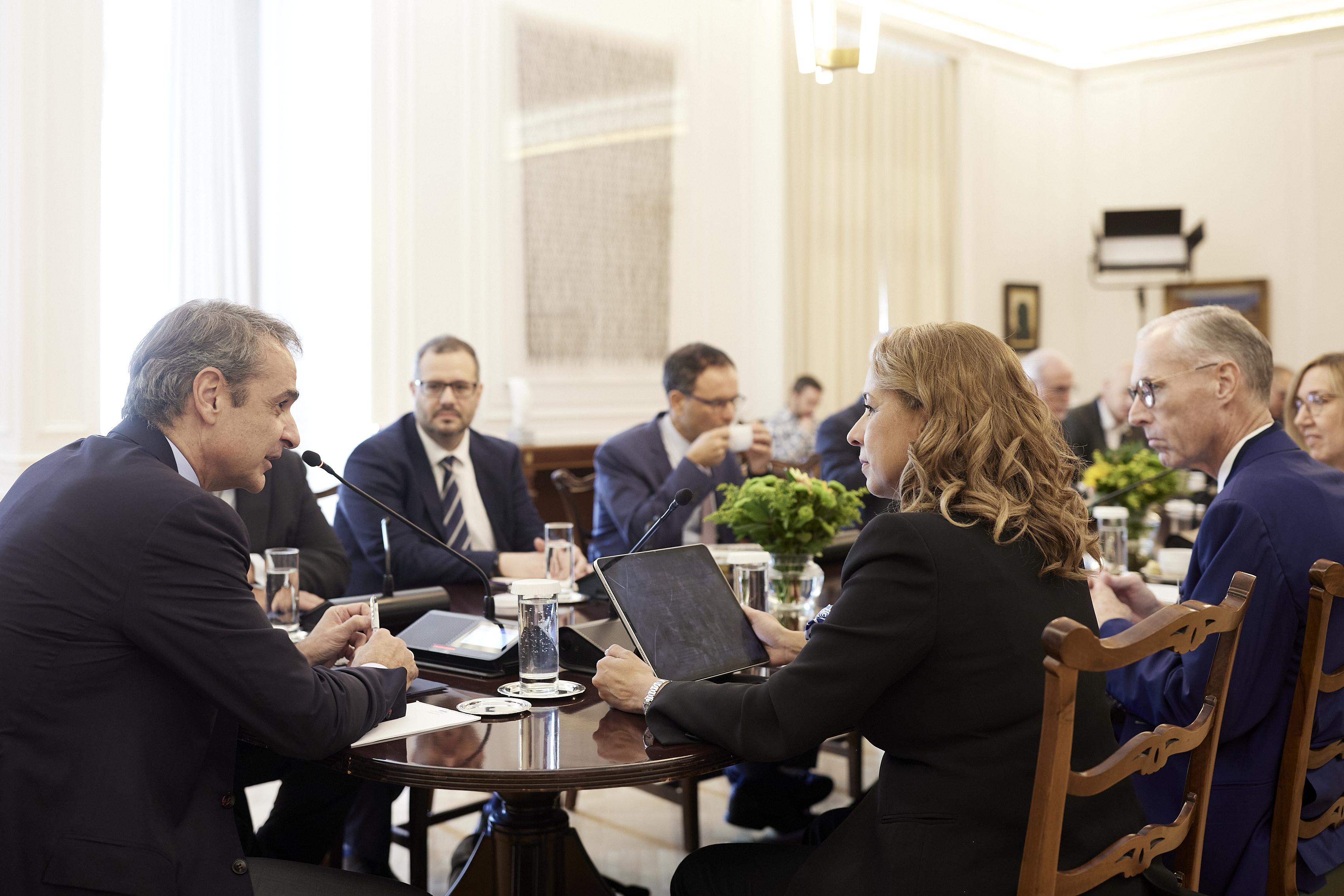 Συνάντηση Μητσοτάκη με στελέχη ευρωπαϊκών χημικών βιομηχανιών – Έπαινοι για τους υψηλούς ρυθμούς ανάπτυξης της Ελλάδας