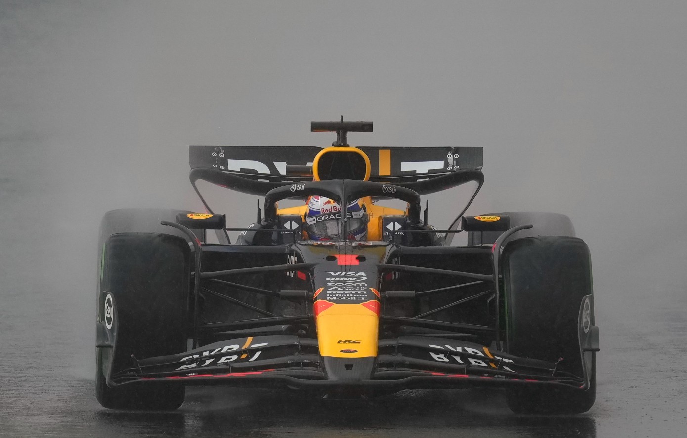 Formula 1: Θρίαμβος Φερστάπεν στη Βραζιλία – Νίκησε ξεκινώντας από τη 17 θέση και αγκάλιασε τον τίτλο