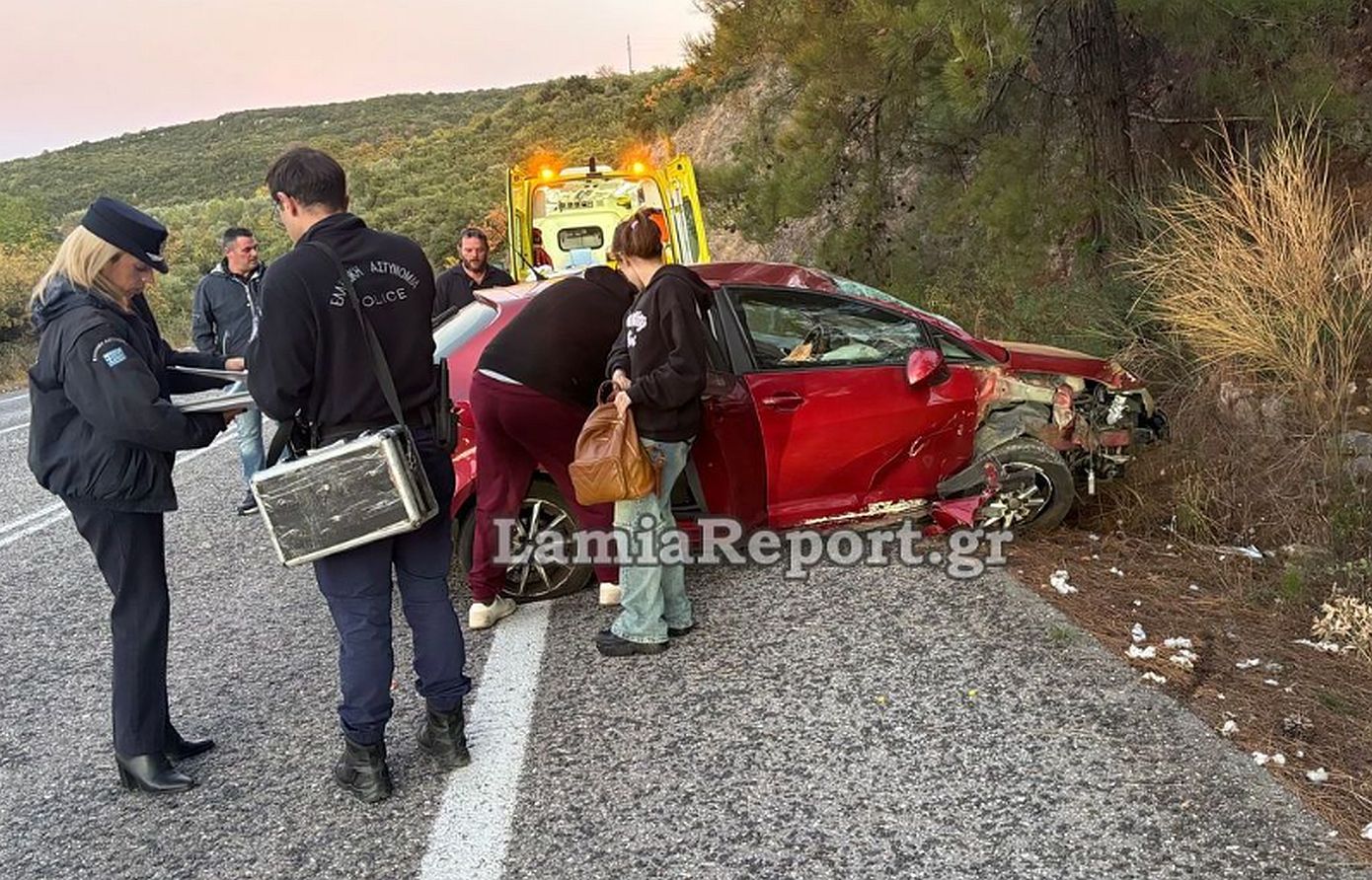 Τροχαίο για οικογένεια με μωρό έξω από τη Λαμία – Δύο ασθενοφόρα μετέφεραν τους τραυματίες στο Νοσοκομείο