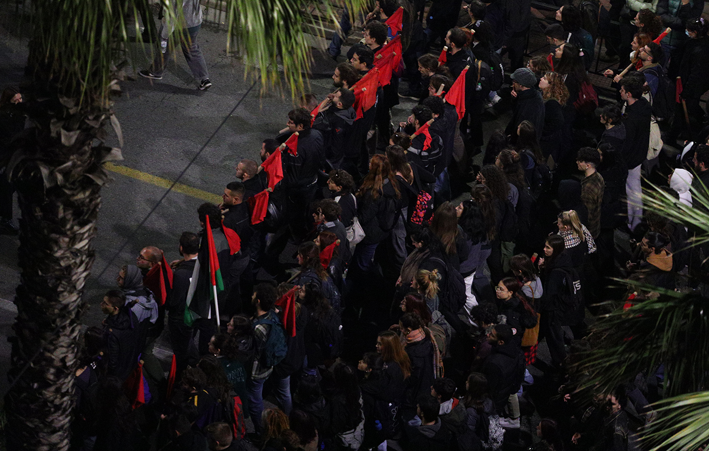 Σε εξέλιξη η μεγάλη πορεία του Πολυτεχνείου προς την αμερικανική και την ισραηλινή πρεσβεία Σε εξέλιξη η μεγάλη πορεία του Πολυτεχνείου προς την αμερικανική και την ισραηλινή πρεσβεία