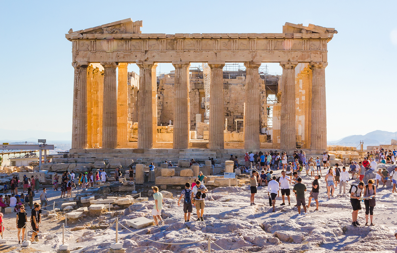 Le Monde: Το Λούβρο μπορεί να επιστρέψει στην Ελλάδα θραύσματα του Παρθενώνα