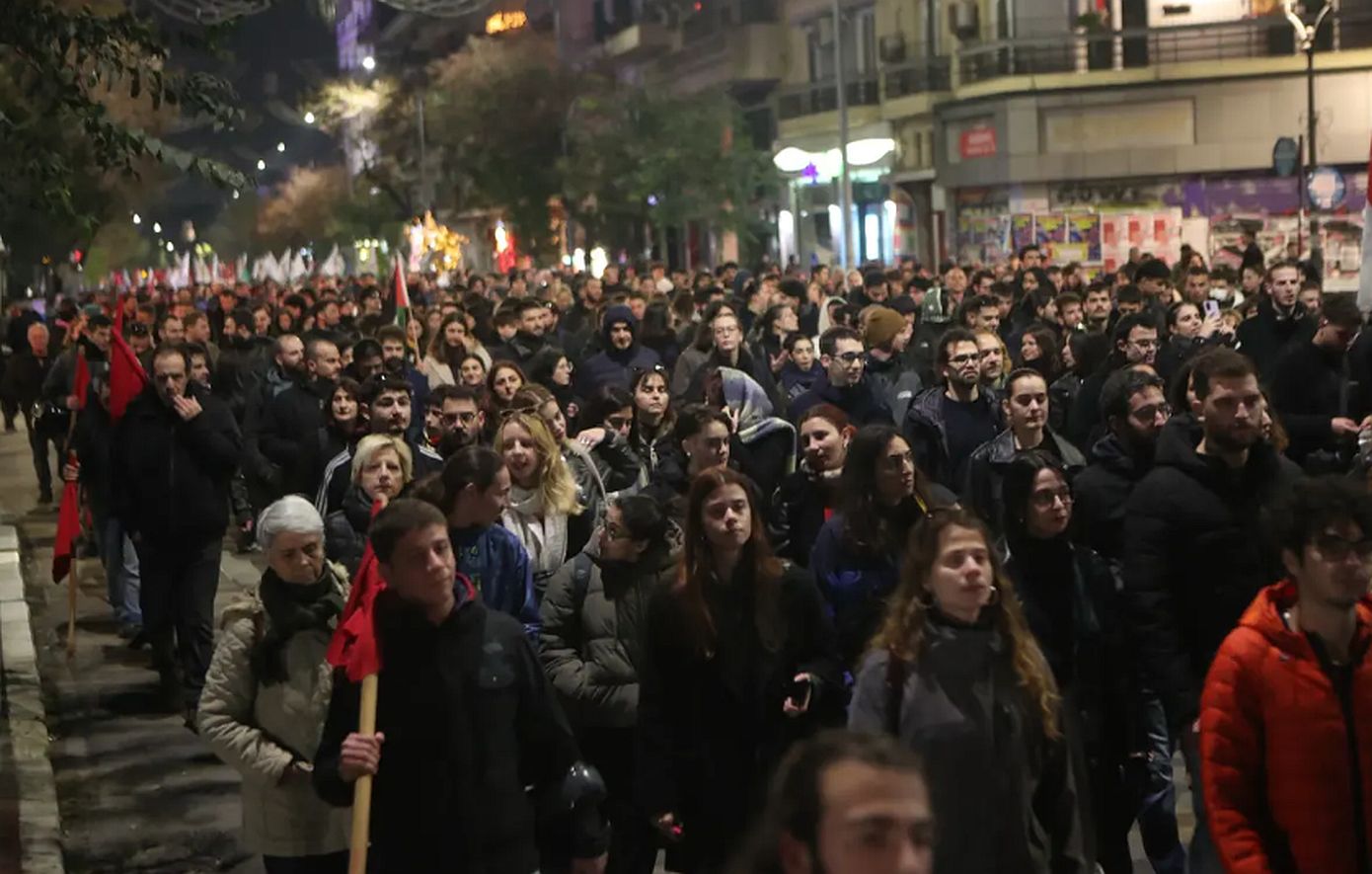 Θεσσαλονίκη: Ολοκληρώθηκε η πορεία για το Πολυτεχνείο – Μικρής έκτασης επεισόδια στη λήξη της