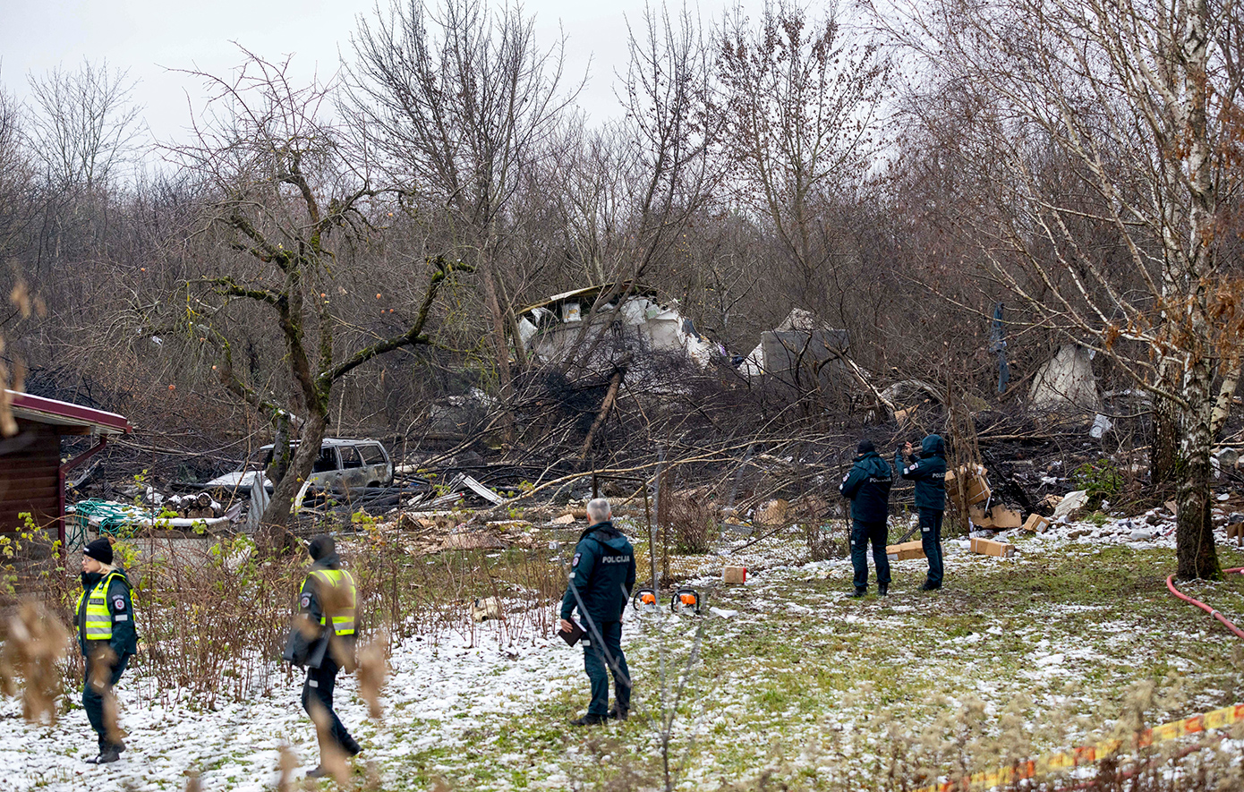 Πτώση αεροπλάνου της DHL κοντά στο αεροδρόμιο του Βίλνιους Πτώση αεροπλάνου της DHL κοντά στο αεροδρόμιο του Βίλνιους