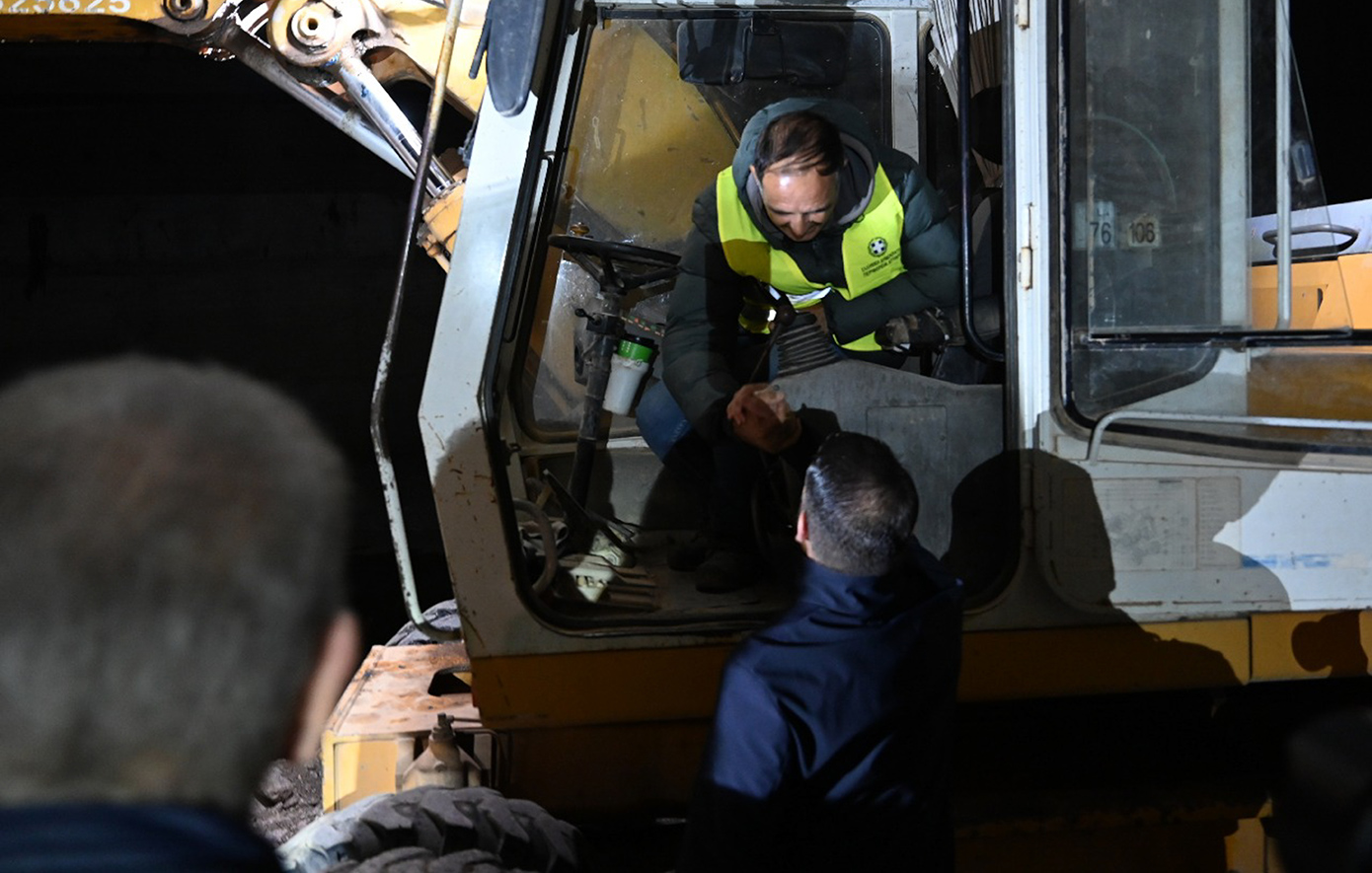 Αυτοψία Χαρδαλιά στον συλλεκτήριο αγωγό του Αιγάλεω Αυτοψία Χαρδαλιά στον συλλεκτήριο αγωγό του Αιγάλεω