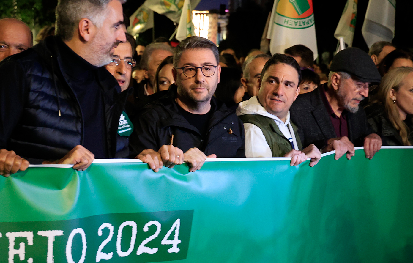 Σε εξέλιξη η μεγάλη πορεία του Πολυτεχνείου προς την αμερικανική και την ισραηλινή πρεσβεία Σε εξέλιξη η μεγάλη πορεία του Πολυτεχνείου προς την αμερικανική και την ισραηλινή πρεσβεία