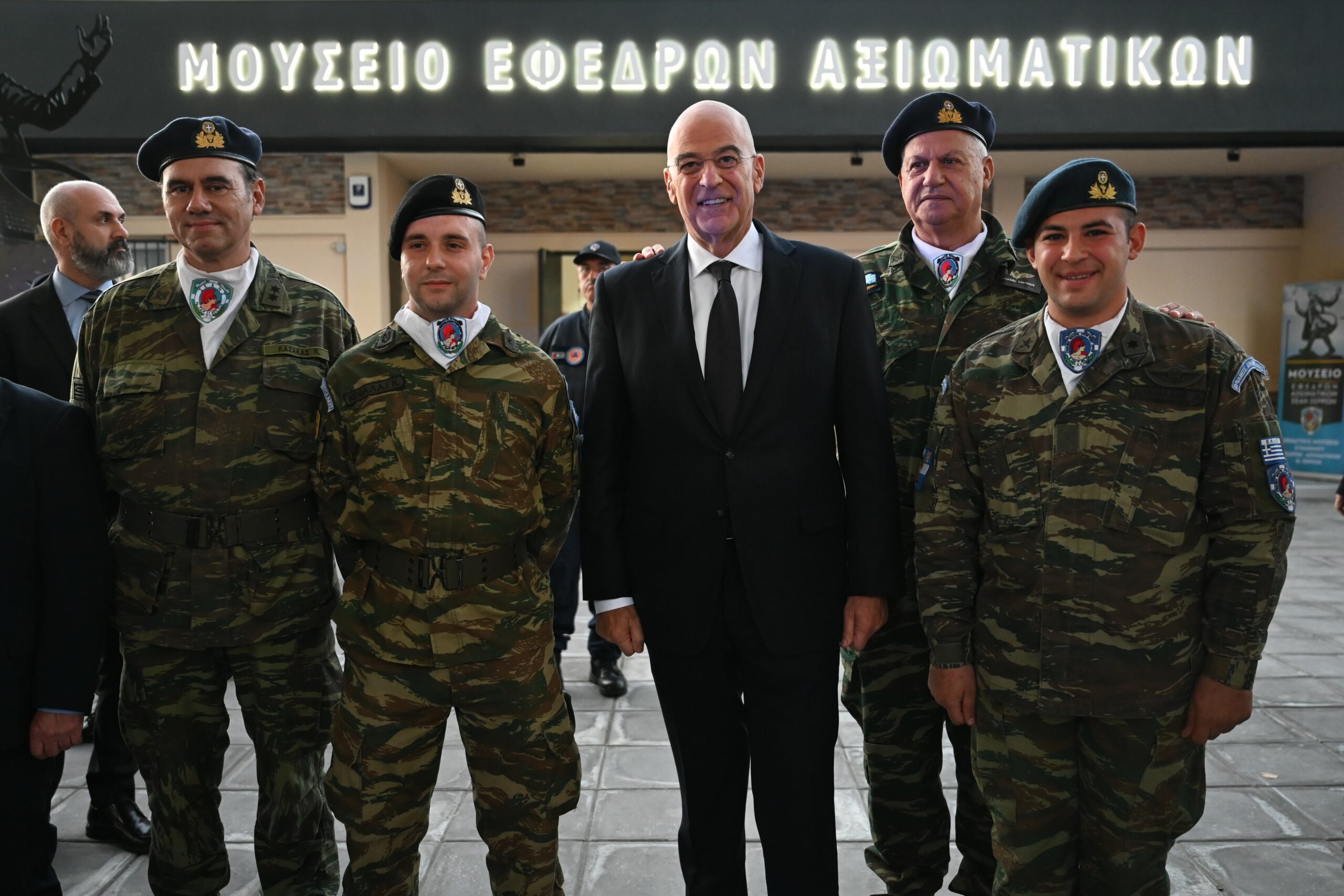 Επίσκεψη Δένδια στο Μουσείο Εφέδρων Αξιωματικών Σερρών &#8211; Ένα εκατ. ευρώ από την Εκκλησία της Κύπρου στη Ναυτική Σχολή Δοκίμων