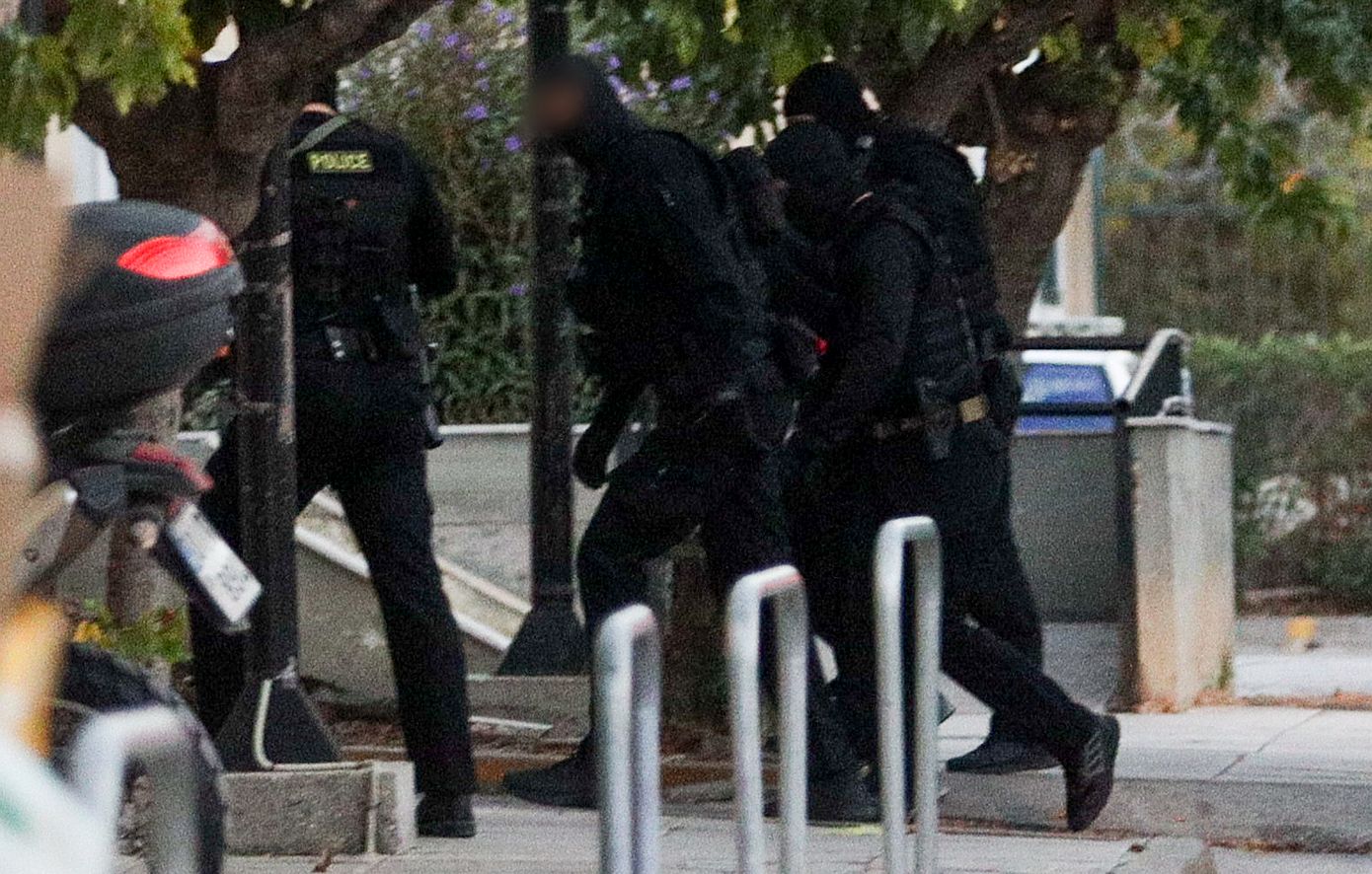 «Τι έκανε, τι έκανε»: Ο 31χρονος συλληφθείς βγήκε τρέχοντας μετά την έκρηξη στους Αμπελόκηπους – Βαριές διώξεις για 3 άτομα