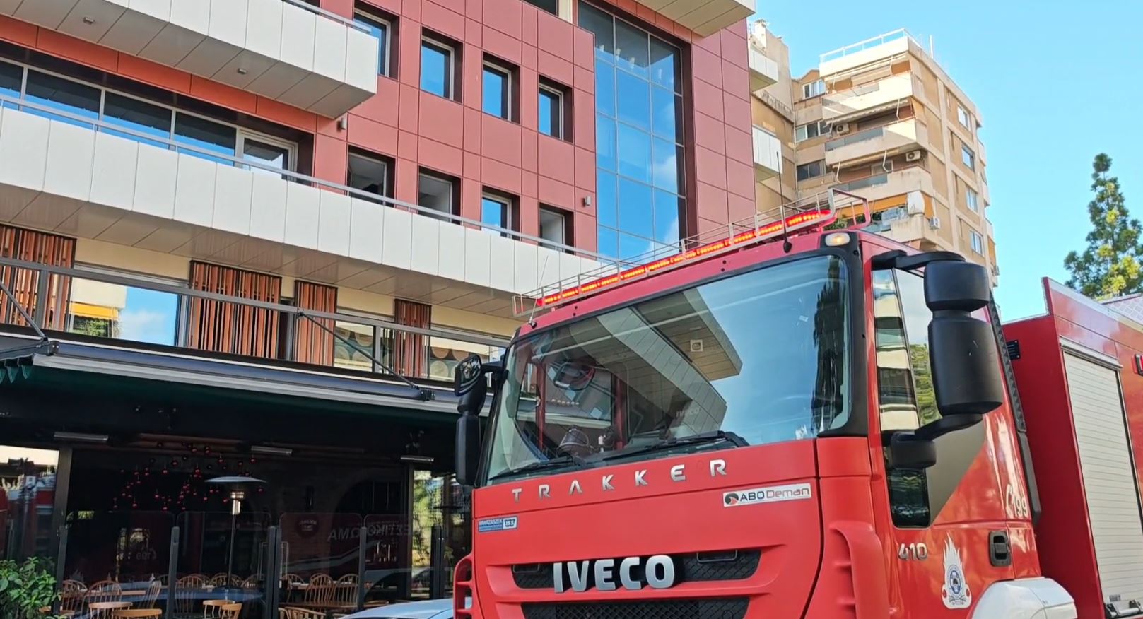 Υπό έλεγχο η φωτιά σε εστιατόριο στη Γλυφάδα – Αποκαταστάθηκε η κυκλοφορία στην περιοχή